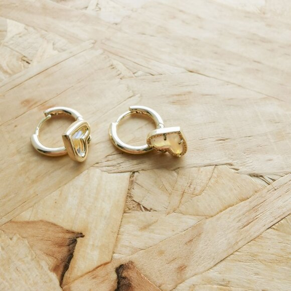 NEW | Kendra Scott Ari Heart Gold Dichroic Glass Earrings - Picture 5 of 5